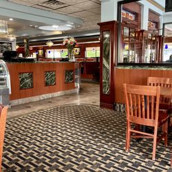 Fino's Family Dining - Dinning room.