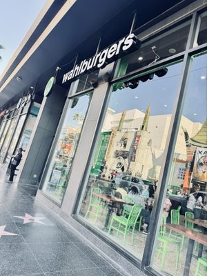 Wahlburgers by null