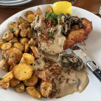 Radhaus - Jägerschnitzel - German Near Me - San Francisco, California Radhaus - Jägerschnitzel - German Near Me - San Francisco, California
