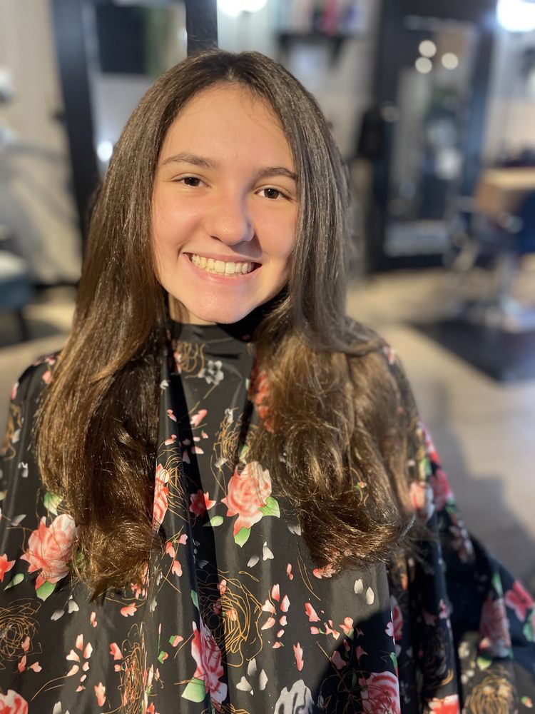 Rae Cheveux Salon Image
