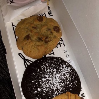 Crumbl - Turlock - Bakeries Near Me - Turlock, California