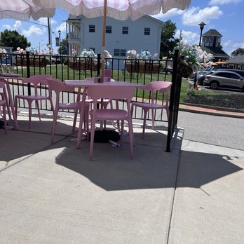 Pink Willow Cafe - Patio view - Breakfast & Brunch Near Me - Cottleville, Missouri