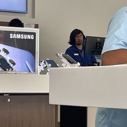 Spectrum - Associate at computer not helping a full lobby of people. Been standing there over an hour.
