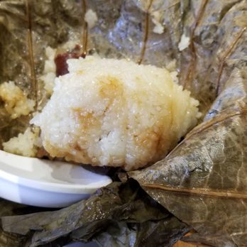 Tim Ho Wan - Mochi rice in lotus leaf. Healthy tasting and has lean pieces of meat and mushroom. Not oily! - Dim Sum Near Me - Honolulu, Hawaii