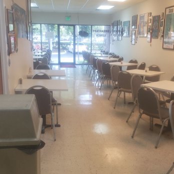 Chicago Deli - a cafeteria with tables and chairs - Delis Near Me - Saint Petersburg, Florida