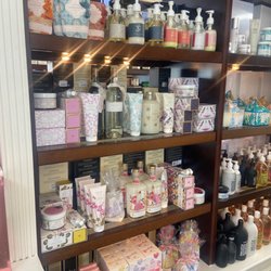 The Malibu Colony Company - Lollia, Seda France and Compagnie De Provence bath products.