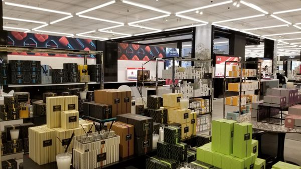 Bloomingdale's by null