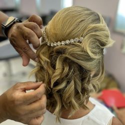 Beyond Salon - Hairstyles! Wavy hair! Elegant updo!