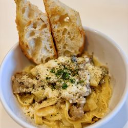 Sole Toscano Italian Cafe - CHEF SPECIAL - Fettucine Al Funghi