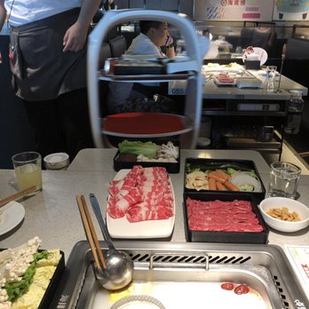 海底撈火鍋 - Robot Server comes with your orders! - Hot Pot Near Me - Hong Kong, HK