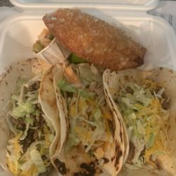 Alvarez Authentic Latin Food 2 - Tacos no sour cream as ordered - totally annoyed