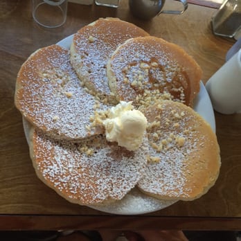 Eggs 'n Things - Macadamia nut pancakes - Breakfast & Brunch Near Me - Honolulu, Hawaii