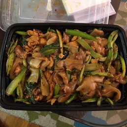 Pad Kee Mao Chicken
