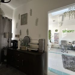 Spa Away - Cozy waiting area