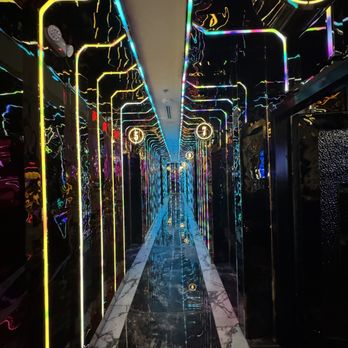 Mukgo Nolza - Hallway leading to all the karaoke rooms - Karaoke Near Me - Las Vegas, Nevada