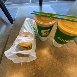 This is how the girl wanted me to carry my 2 soups, 2 sandwiches and 2 big drinks...Hello! This is how the girl wanted me to carry my 2 soups, 2 sandwiches and 2 big drinks...Hello!