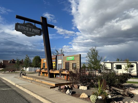 Henrie's Hitch-N-Post RV Resort by null