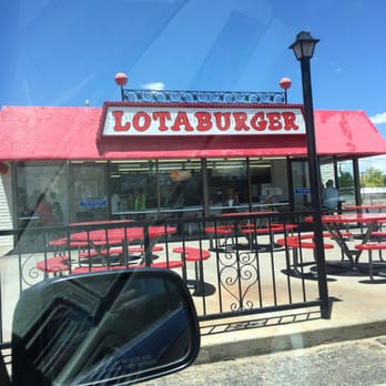 Blake's Lotaburger - Outside seating area has no shade! :( - Burgers Near Me - Farmington, New Mexico