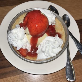 BJ's Restaurant & Brewhouse - Strawberry Shortcake Pizookie - Breweries Near Me - Tucson, Arizona