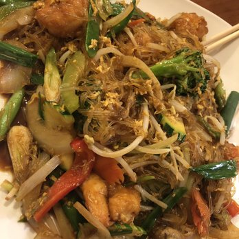 Pho 4U - Pad Wun Sen... looks good but does not taste good. With the exception of the fresh veggies. - Vietnamese Near Me - San Antonio, Texas