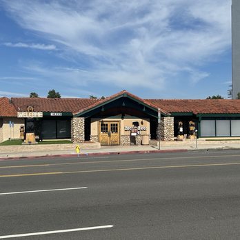 Black Bear Diner Tarzana - Outside - Diners Near Me - Tarzana, California