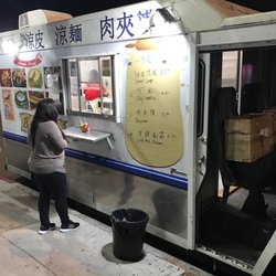 Bao Kitchen Food Truck - A hungry patrón eagerly anticipating there food.