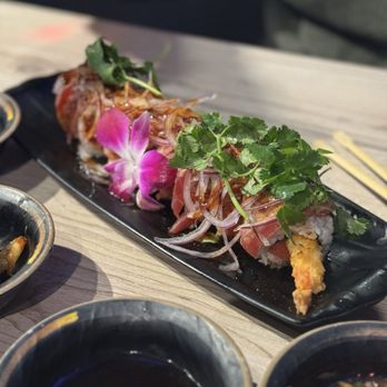 Heemo Sushi - Roxy roll - Sushi Bars Near Me - Orange, California Heemo Sushi - Roxy roll - Sushi Bars Near Me - Orange, California
