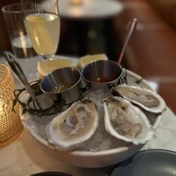 Faubourg Weehawken - Happy hour oysters