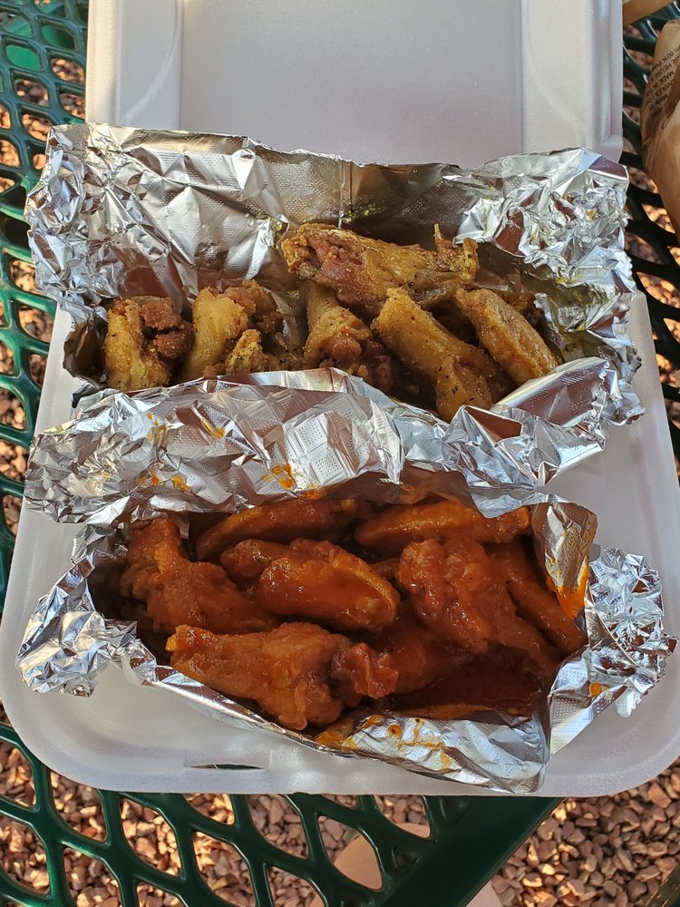 WING TOWN Updated September 2024 19 Photos & 13 Reviews 13