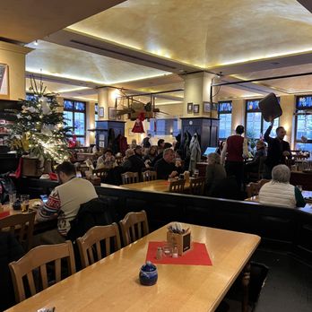 Bratwurst-Röslein - Seating area - German Near Me - Nuremberg, BY