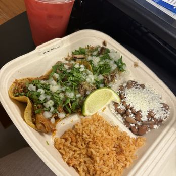 Taqueria La Marea - The Works Taco Plate with Carnitas and Chicken - Mexican Near Me - Honolulu, Hawaii Taqueria La Marea - The Works Taco Plate with Carnitas and Chicken - Mexican Near Me - Honolulu, Hawaii