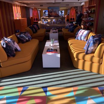 Americana Motor Hotel - Very cool lobby with hot coffee, beers and canned cocktails for sale, lots of seating, and friendly staff. - Hotels Near Me - Flagstaff, Arizona
