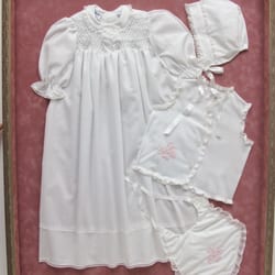 Pic Frame & Gallery - We specialize in preserving your precious memories with the lastest conservation techniques.