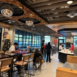 Raising Cane's Chicken Fingers - Dining area