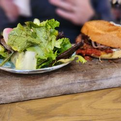 Better look at the lovely side salad with the pulpo panini.
