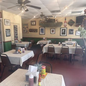 Jazz Daddy's Poboys - Dining area - Sandwiches Near Me - Baton Rouge, Louisiana Jazz Daddy's Poboys - Dining area - Sandwiches Near Me - Baton Rouge, Louisiana
