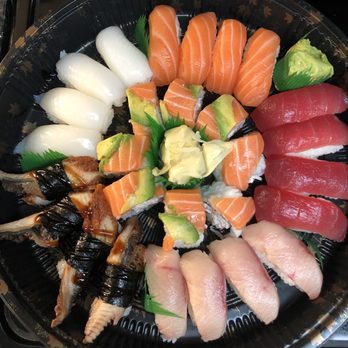 Hou Fish Market - Hou Fish Sushi Platter - 32 pieces - Poke Near Me - Honolulu, Hawaii Hou Fish Market - Hou Fish Sushi Platter - 32 pieces - Poke Near Me - Honolulu, Hawaii