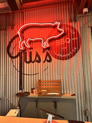 Gus's BBQ by null