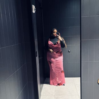 Commission Row - Full length bathroom mirror - Steakhouses Near Me - Indianapolis, Indiana