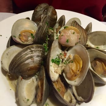 Piero's - Linguine with (huge) clams and white wine sauce - Italian Near Me - Harrison, New York