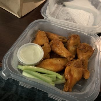 Peter's Pour House - Buffalo wings - American Near Me - Baltimore, Maryland Peter's Pour House - Buffalo wings - American Near Me - Baltimore, Maryland