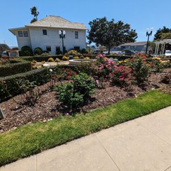 Redondo Beach Historical Museum - Flowers by the museum