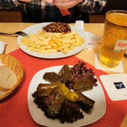 Alt Praunheim - Hacksteak mit Schafskäse-gefüllte Weinblätter