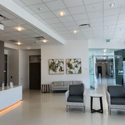 MemorialCare Sarah & Taylor Nederlander Breast Center - Main waiting room/reception area.