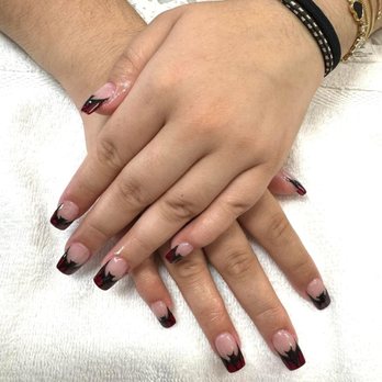 Dees Daisy Nails - Fullset with French design - Nail Salons Near Me - Richmond, California