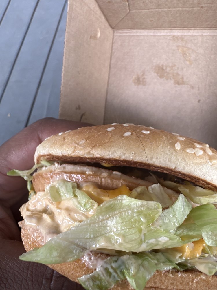 MCDONALD’S Updated May 2024 10 Reviews 811 Broadway Dr