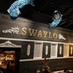 Swaylo’s Tiki Restaurant and Bar - Entering the restaurant