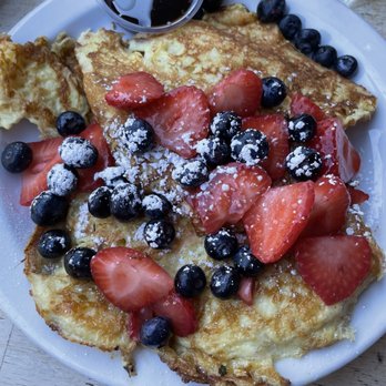 Fratelli Cafe - Signature Croissant French Toast - Coffee & Tea Near Me - Los Angeles, California