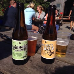 Krogen Båtshaket på Ålö - Folköl på bryggan direkt från Nynäshamn.
