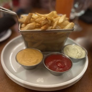 Alpine Chef Restaurant - Pommes frites - German Near Me - Fredericksburg, Virginia